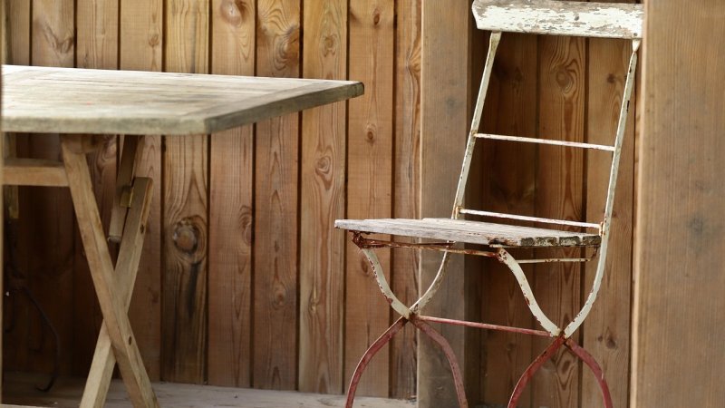 Zdjęcie: Balkon miejski 4–6 m²: aranżacja na lato – meble, rośliny i prywatność